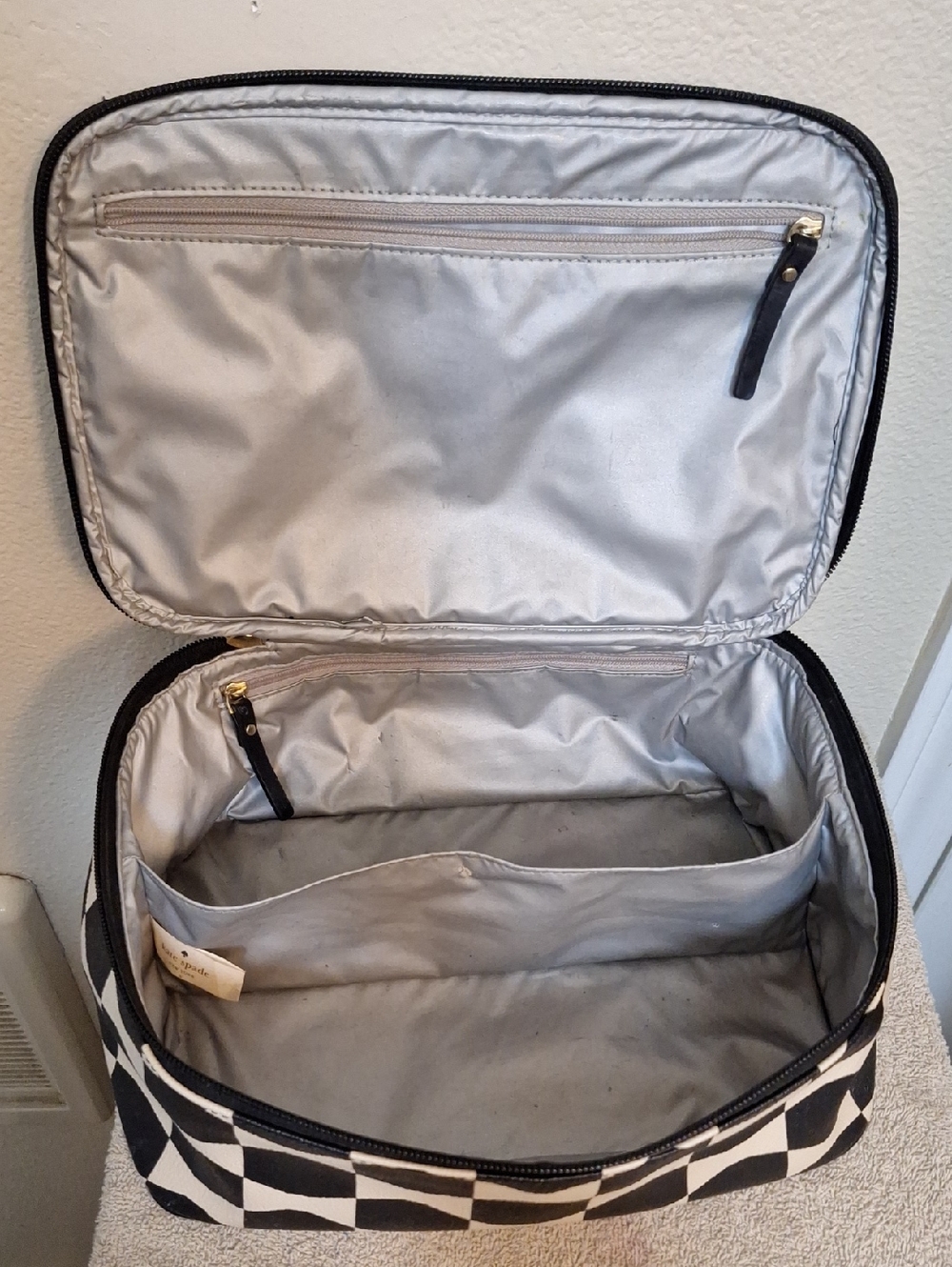 Kate Spade Cosmetic Case Black And White Bow Style - Picture 11 of 15